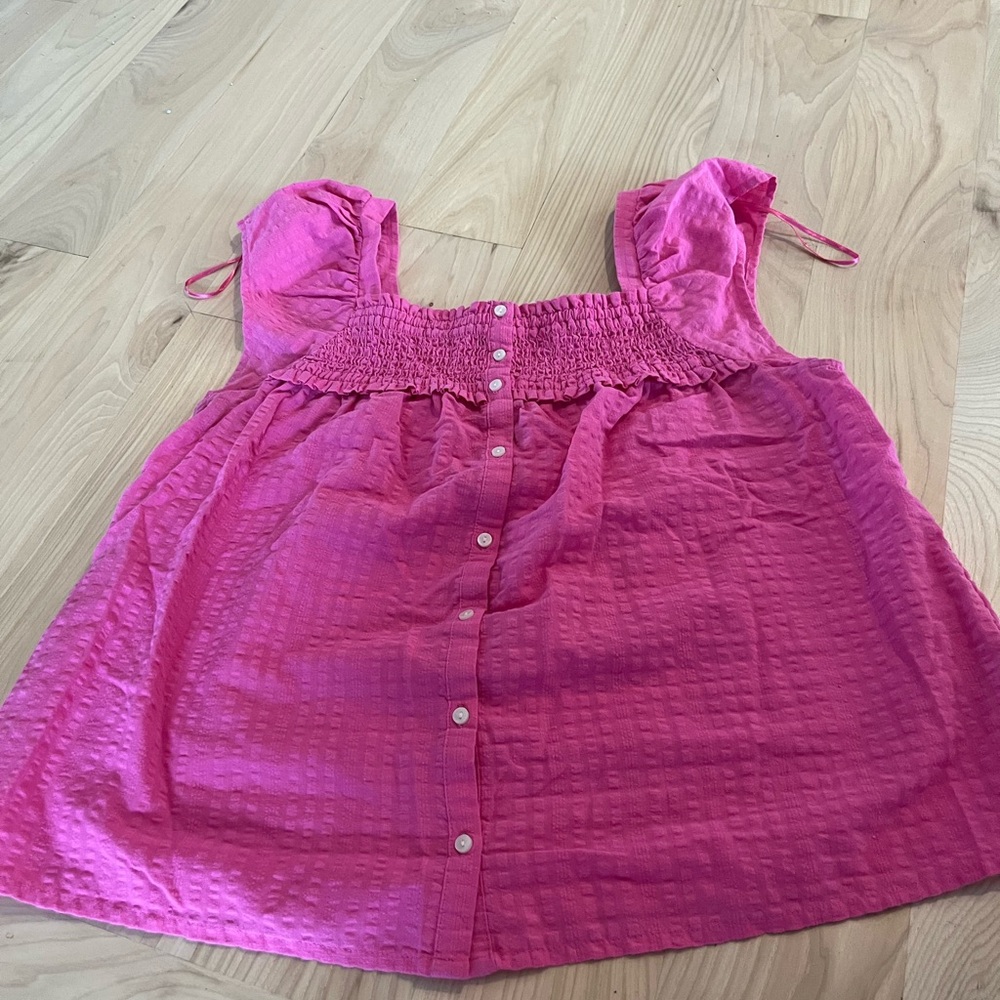 Pink Old Navy tank with white buttons!